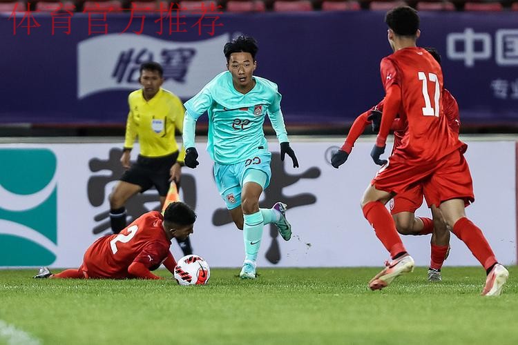 中国队2-0战胜巴林队 取得U17亚预赛开门红